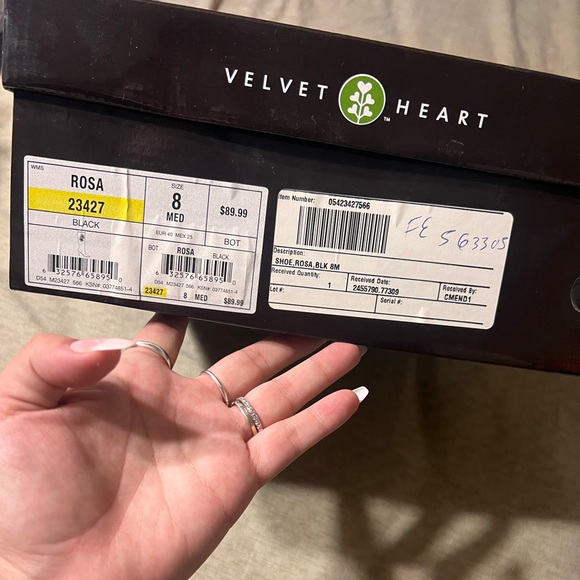 Velvet heart suede flower heeled boots - Picture 3 of 4